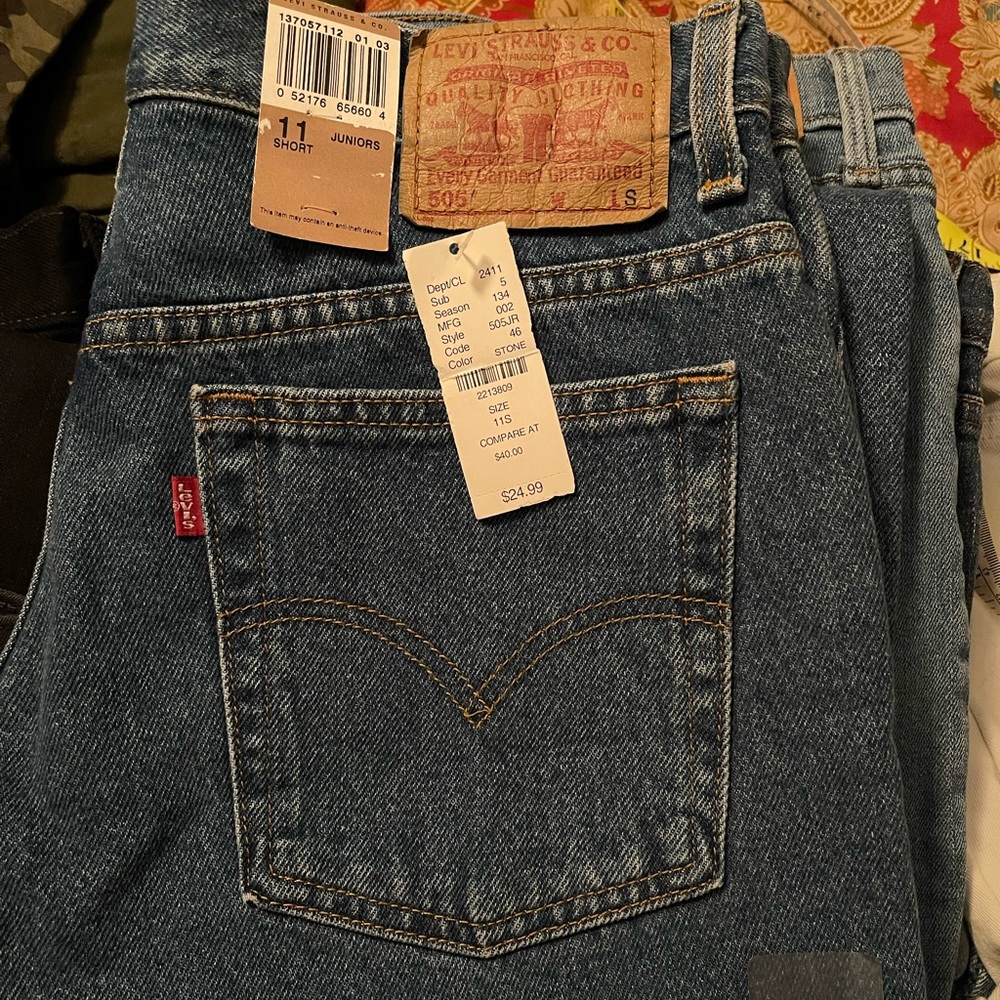 NWT Levi’s 505 11 short